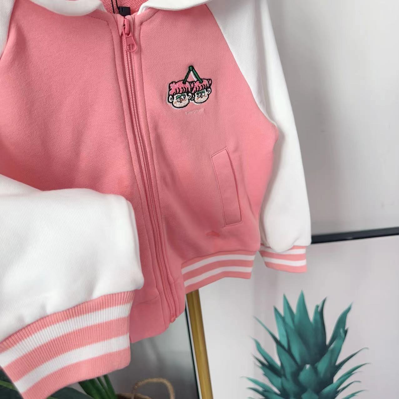 大庆仓【其】 女童外套货号8221208013（库V205）赛4