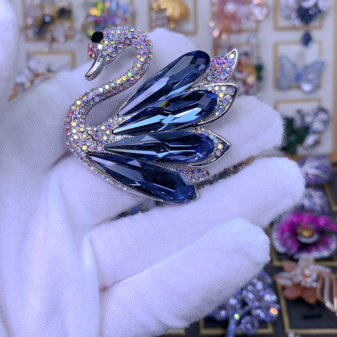 仿水晶铜胸针胸花