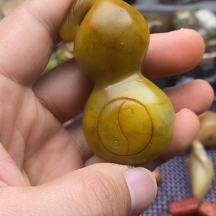 未镶嵌蛇纹石玉颈饰