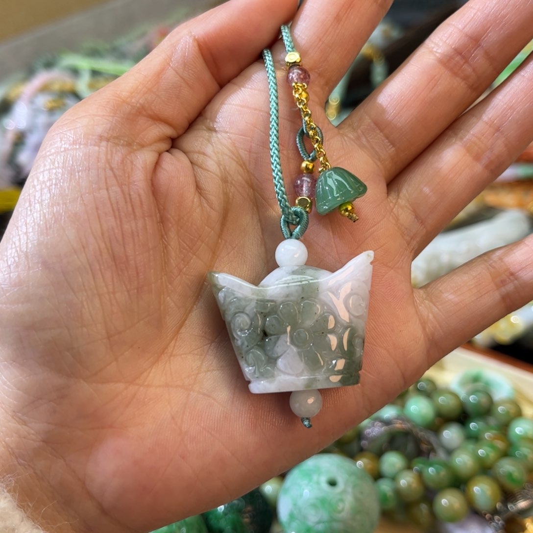 翡翠颈饰未镶嵌待编款