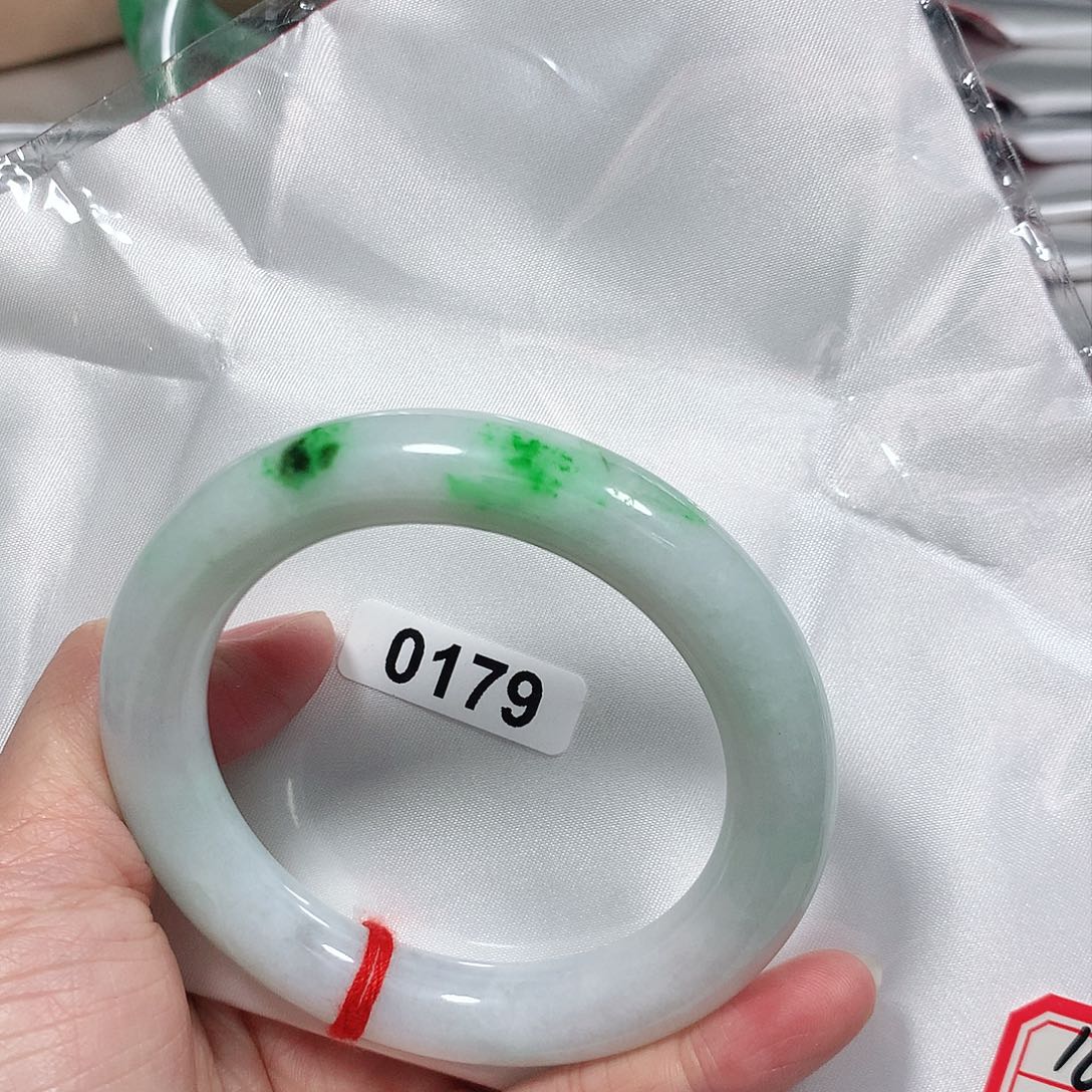 翡翠手镯未镶嵌天然缅甸A货翡翠手镯