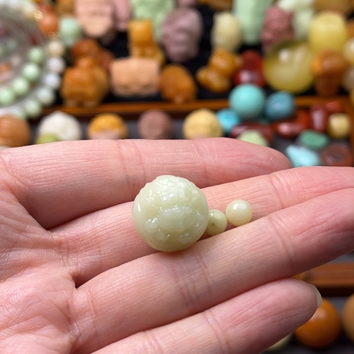 石英质玉（缅黄）未镶嵌珠宝半成品黄财神