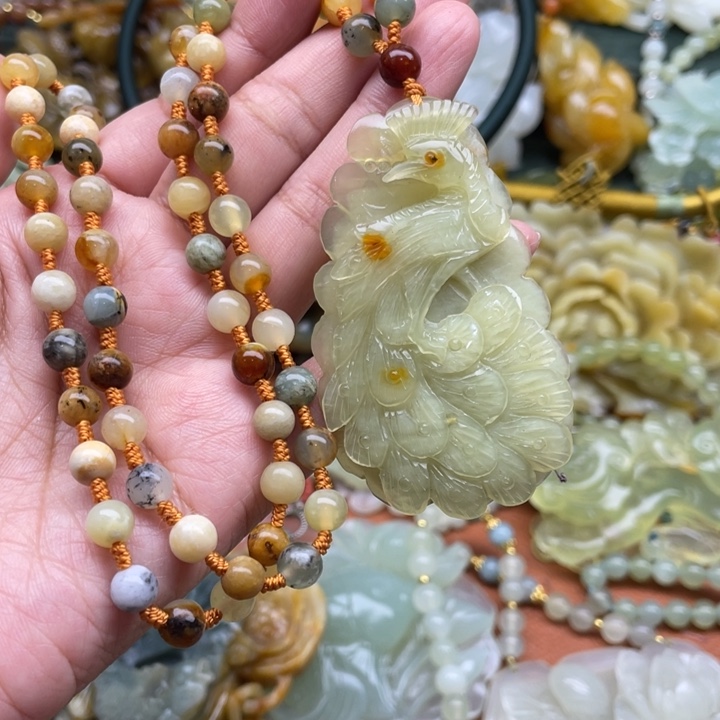 蛇纹石玉吊坠合金