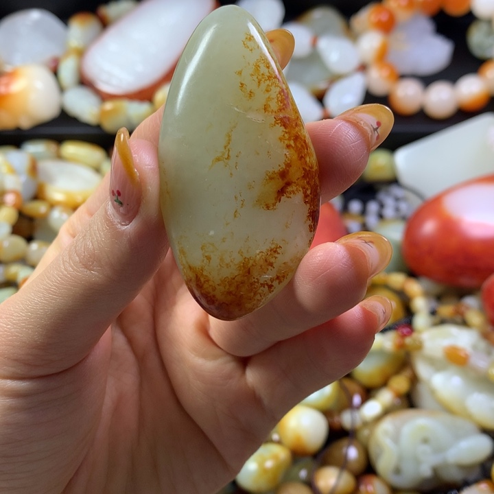 和田玉（糖玉）颈饰未镶嵌