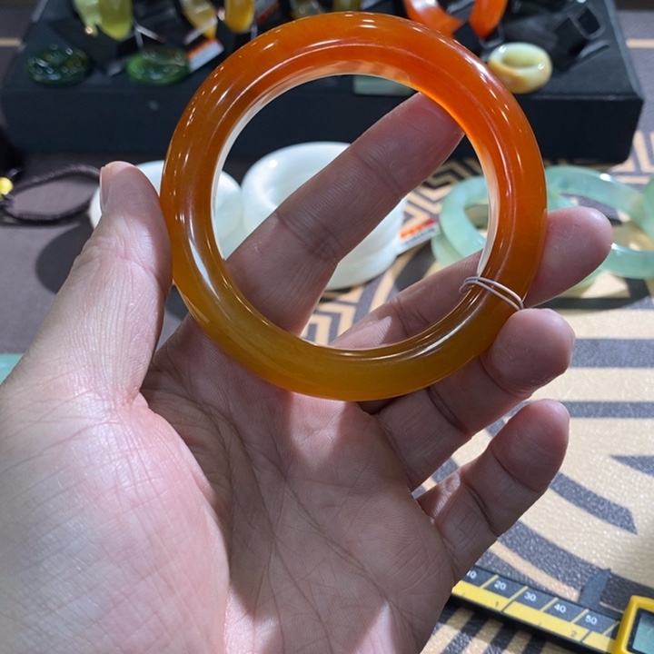 透闪石-蛇纹石玉未镶嵌手镯