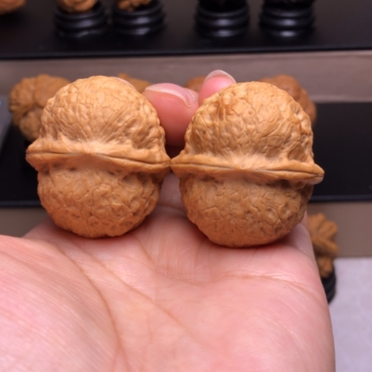 文玩核桃把件团凤绣球87