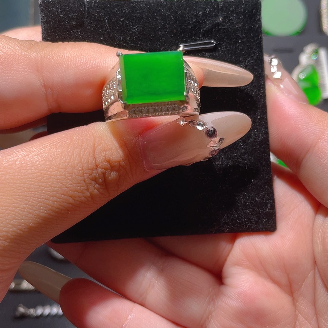 翡翠戒指未镶嵌马鞍