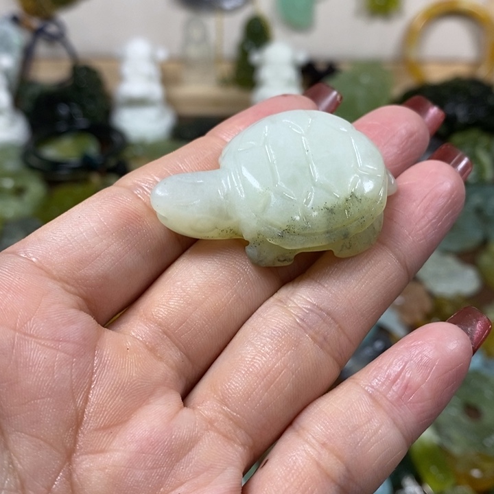 蛇纹石玉未镶嵌吊坠