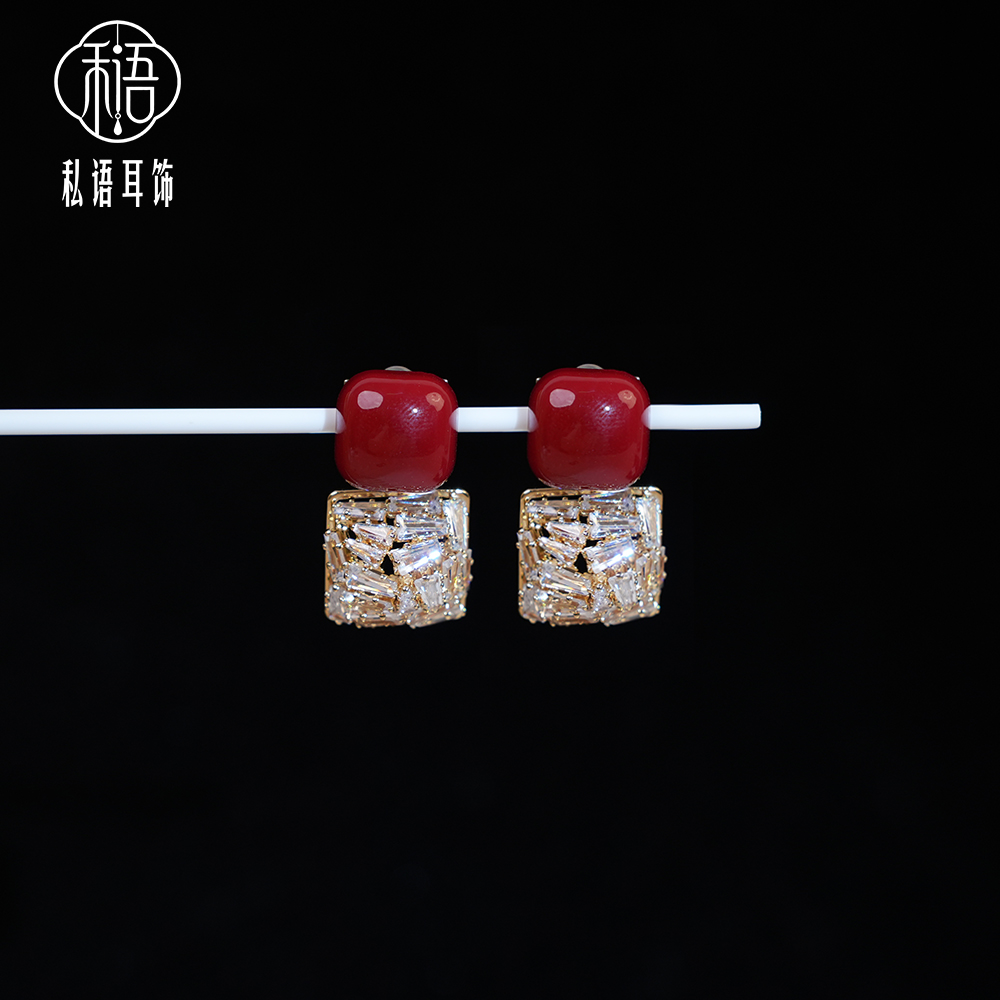 铜合金锆石耳饰 女红色耳环设计感金色耳饰简约日韩方形原创设计