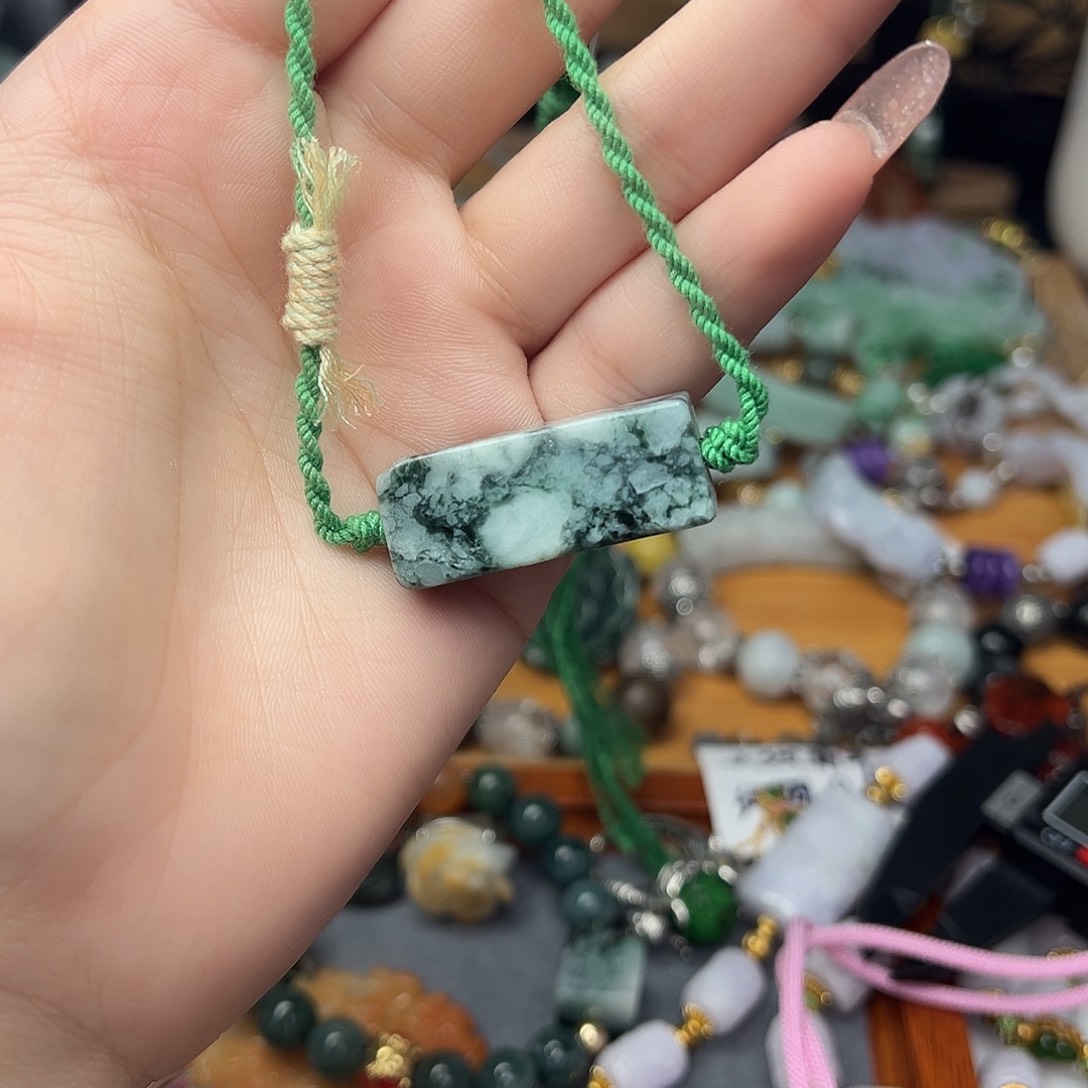 翡翠吊坠(赠链)未镶嵌吊坠