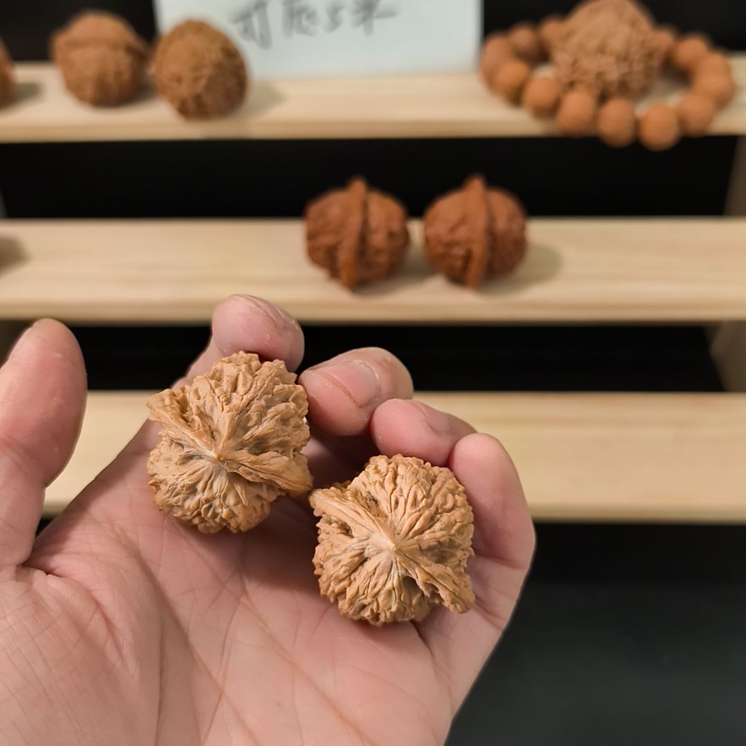 不***喻文玩核桃吊坠35+霞云岭