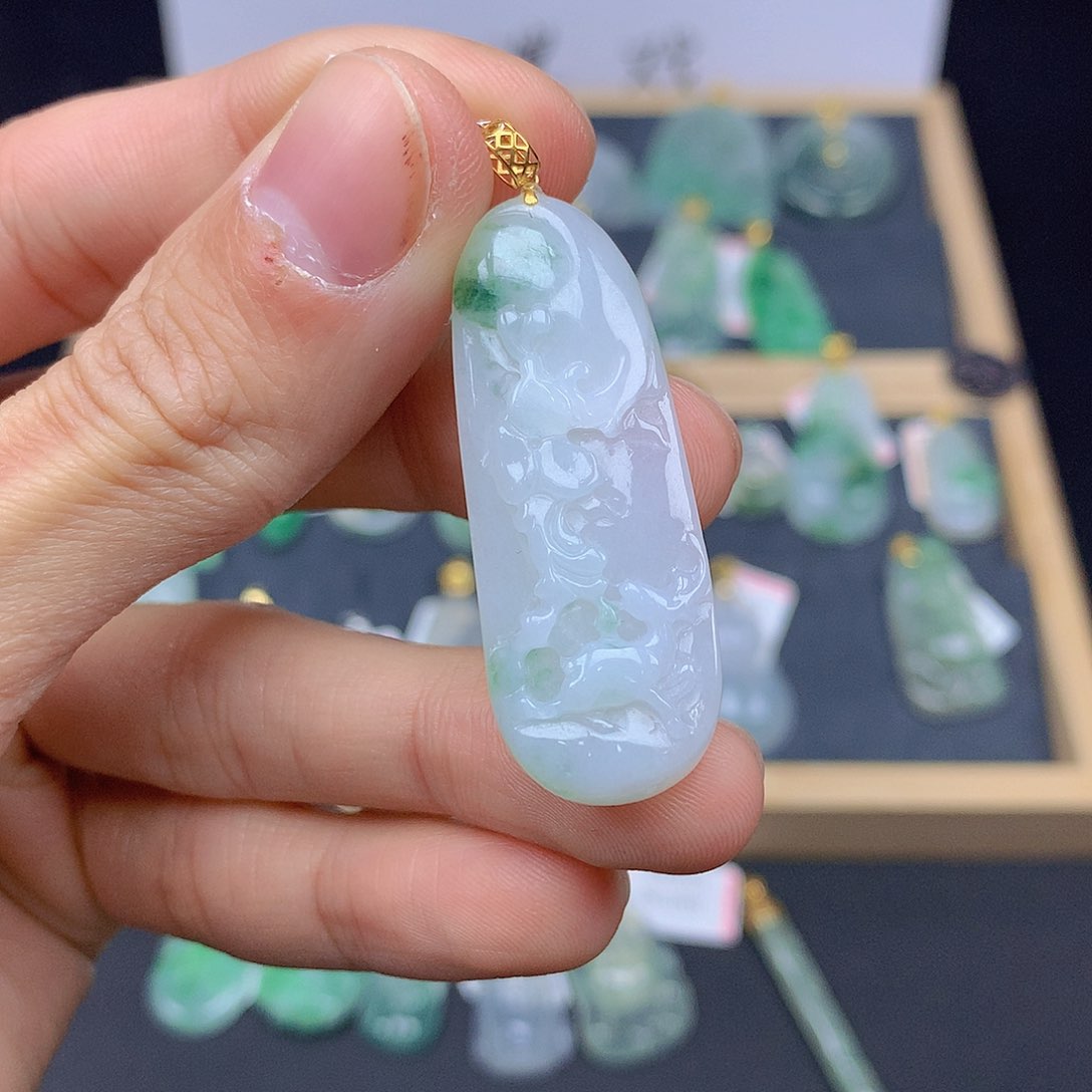 翡翠颈饰18K金镶嵌翡翠