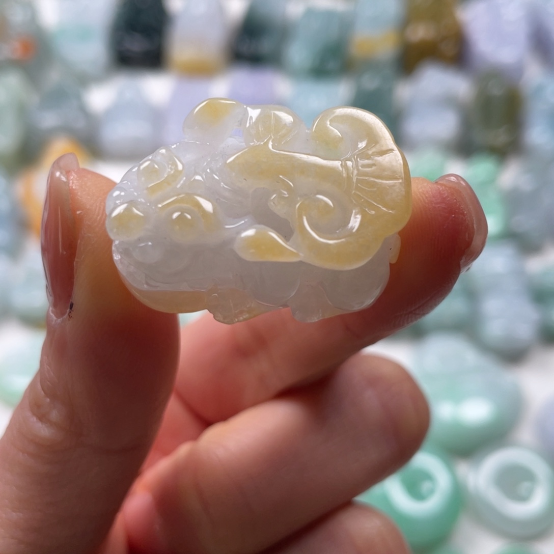 翡翠吊坠(赠链)未镶嵌