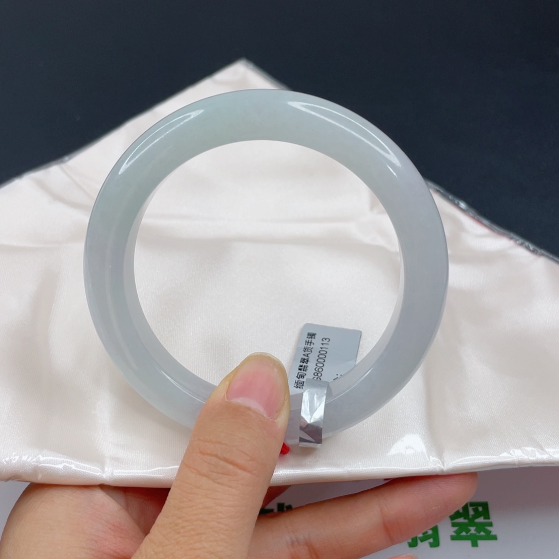 翡翠未镶嵌手镯A货冰透水润