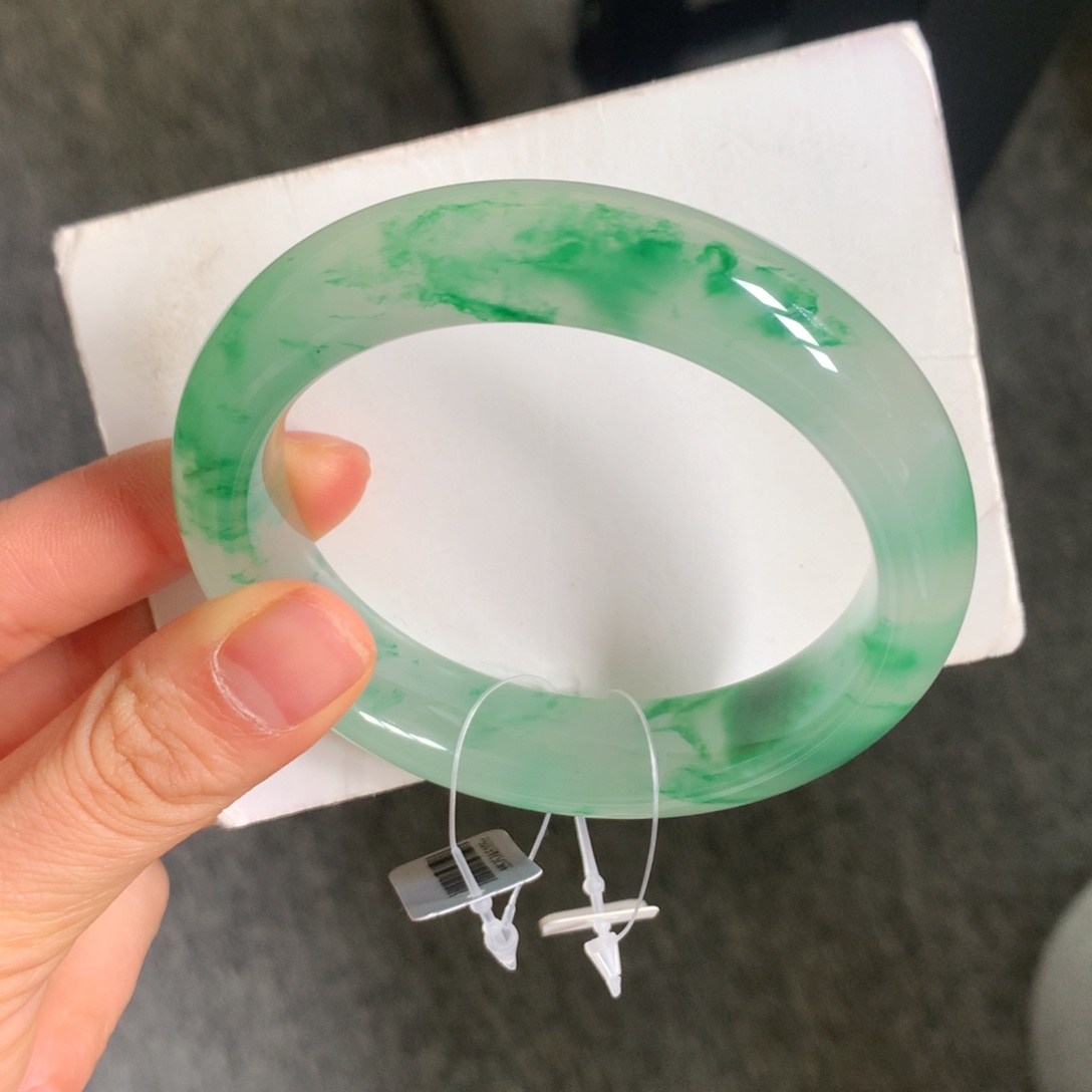 思***陈石英质玉（非洲翠）未镶嵌手镯