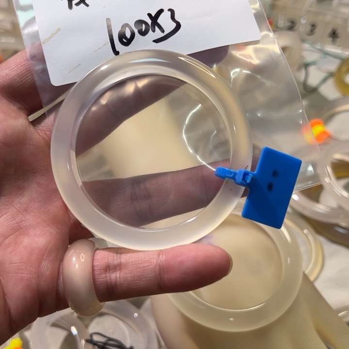 我***_玛瑙/玉髓手镯未镶嵌库存3发1条