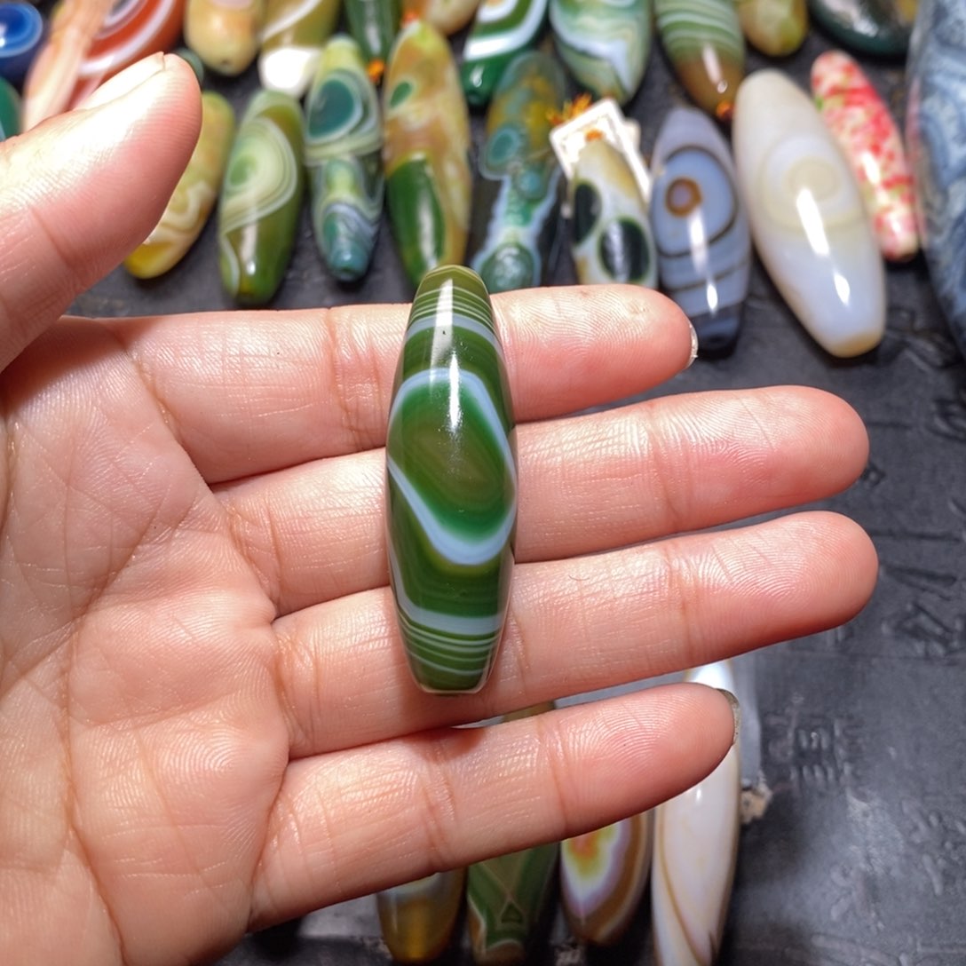 颈饰未镶嵌石英质玉?**?