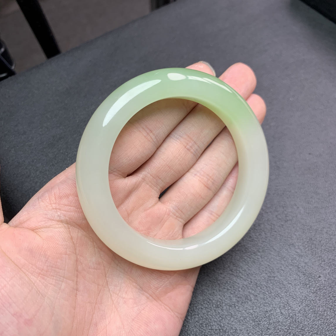 和田玉青海翠青手镯 56.1x12.5x10.9 AZ