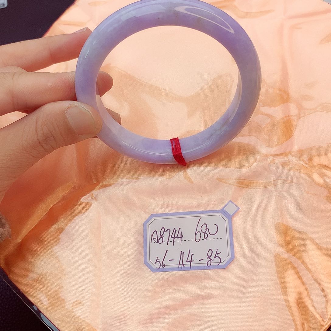 翡翠手镯未镶嵌翡翠