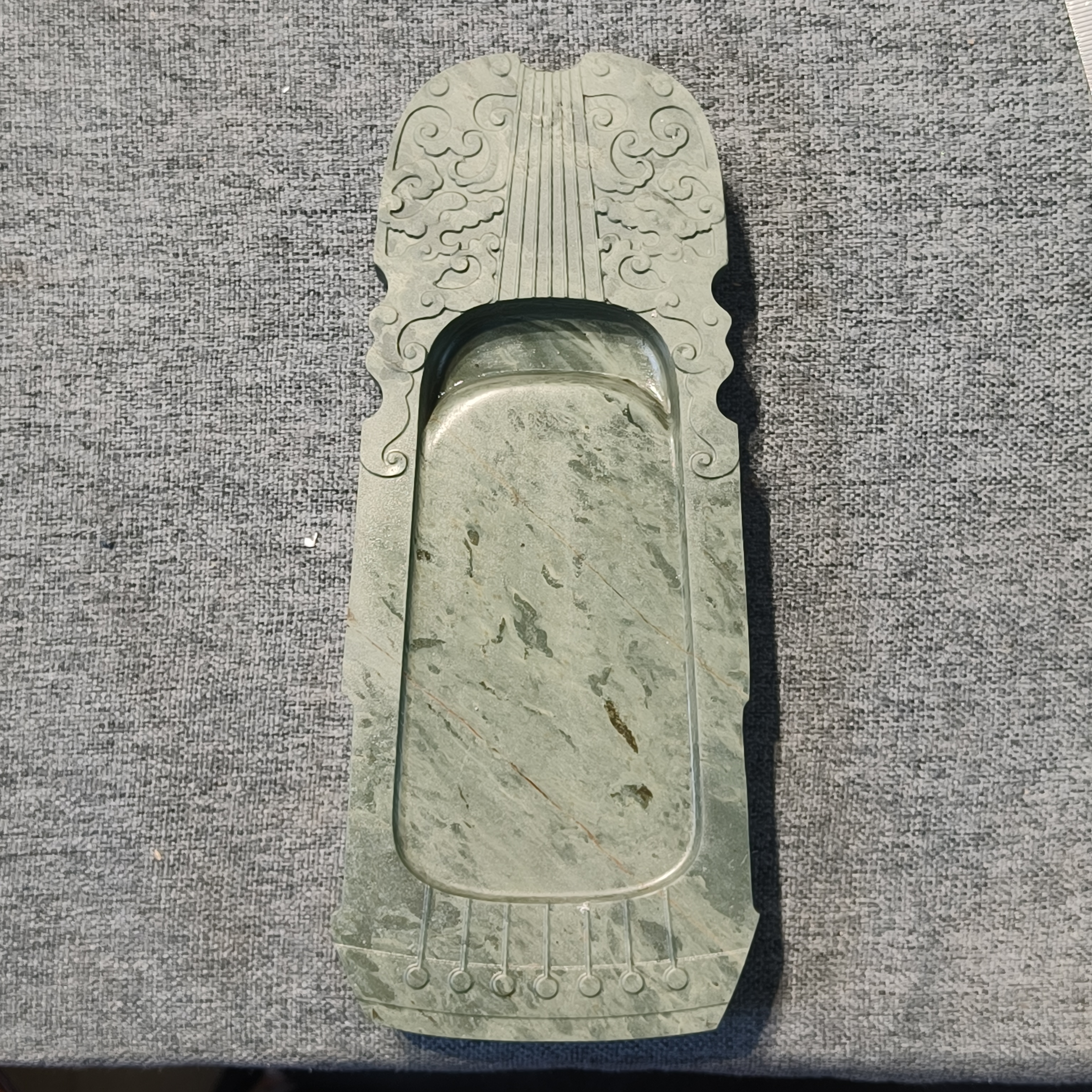 甘肃洮砚，水泉长琴砚，尺寸19.4*8*2.1厘米