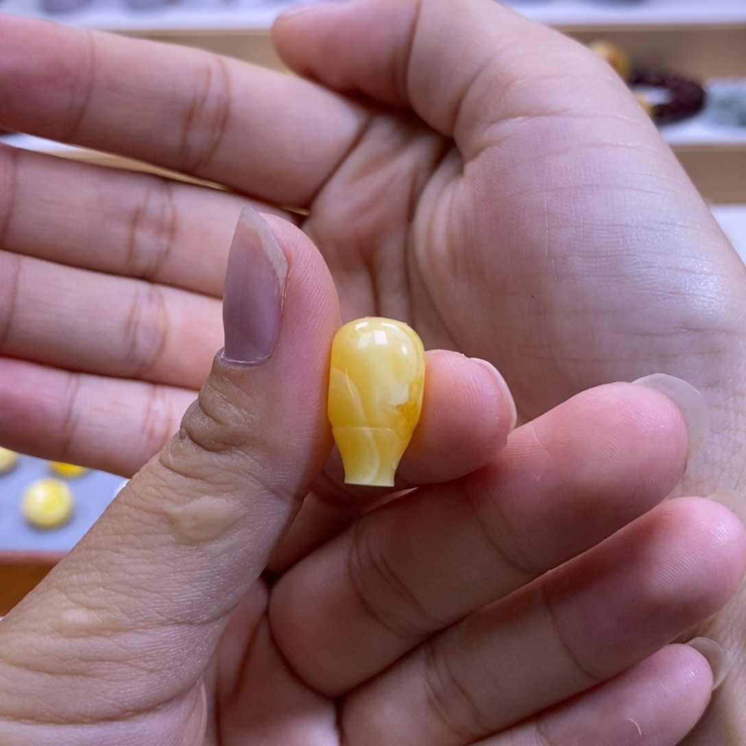 琥珀未镶嵌珠宝奇石南**寅