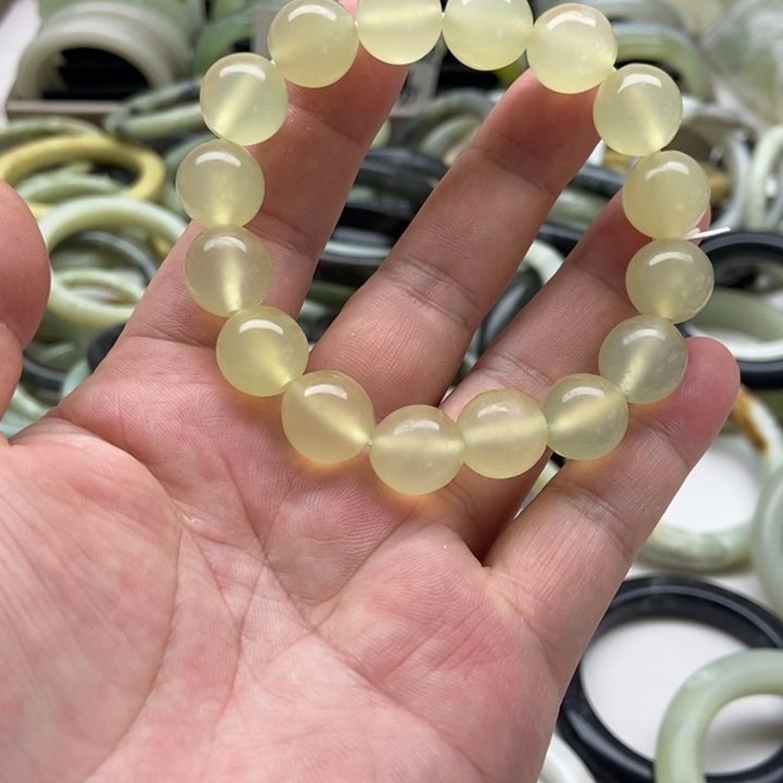 蛇纹石玉手镯未镶嵌