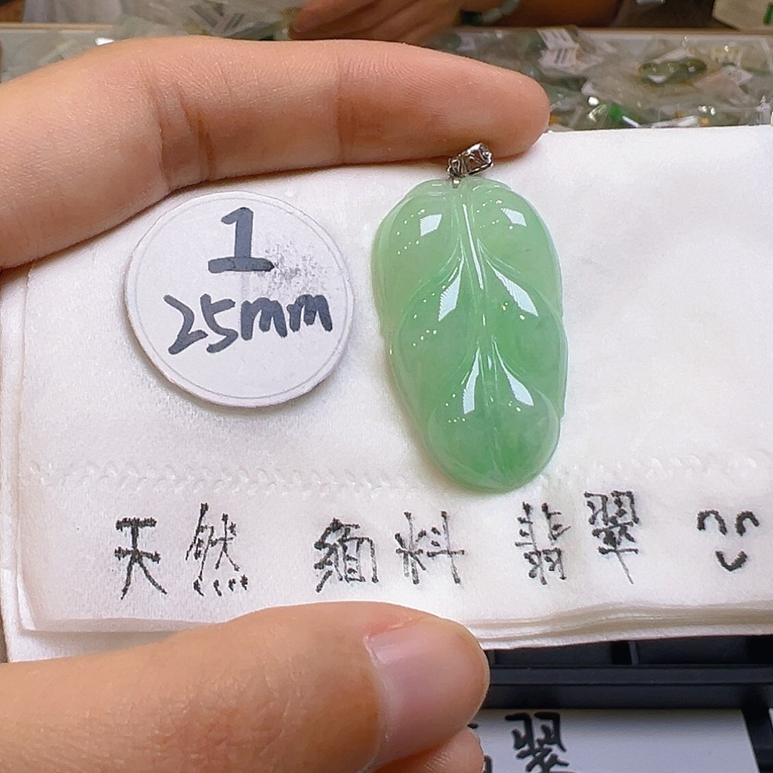 翡翠吊坠(不含链)18K金镶嵌翡翠