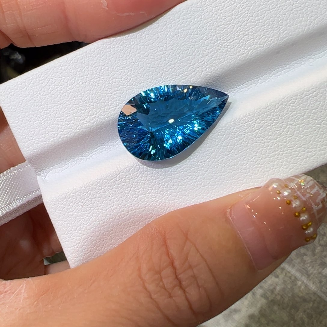 未镶嵌裸石托帕石12.26ct