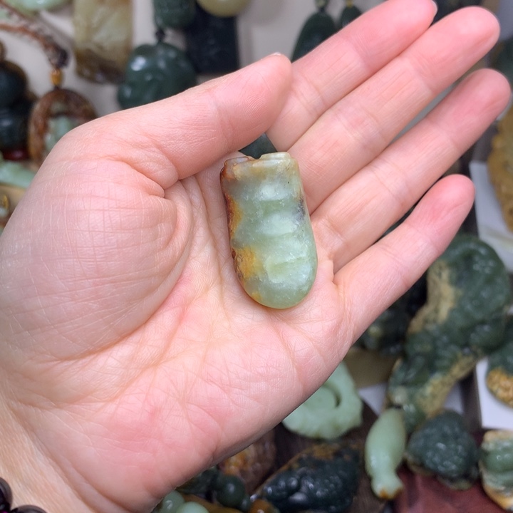 岫岩河磨玉（透闪石质玉）吊坠未镶嵌