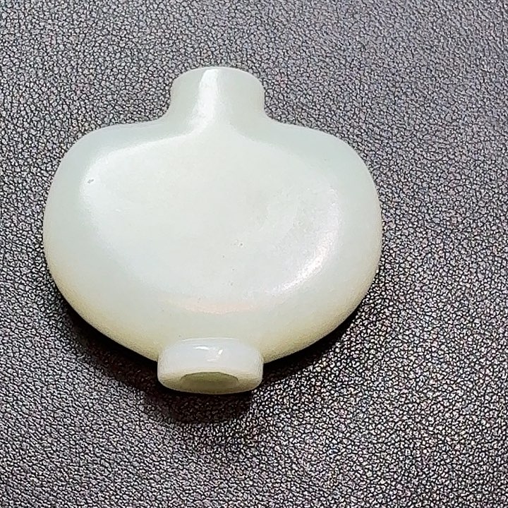 打***嚏和田玉未镶嵌颈饰