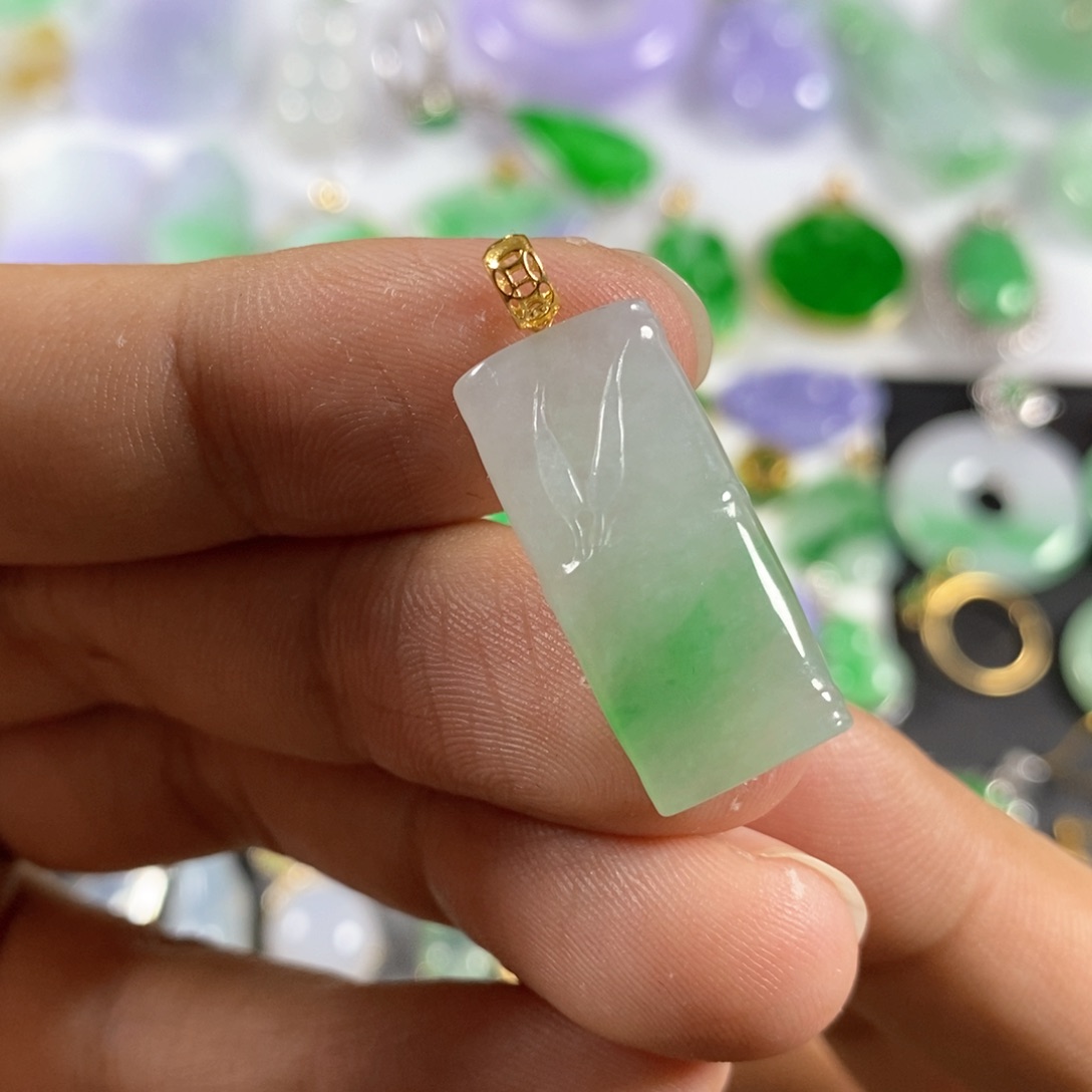 翡翠颈饰18K金镶嵌翡翠