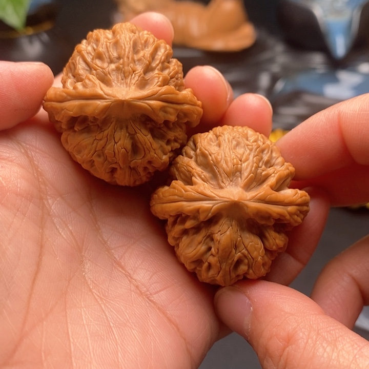 文玩核桃把件红锦鲤精品