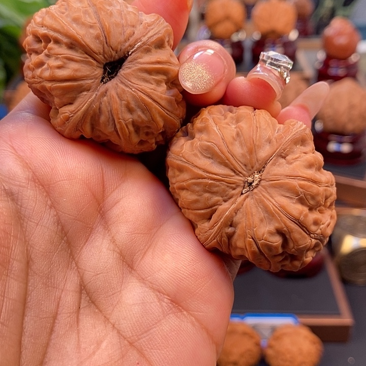 文玩核桃吊坠回****事核桃