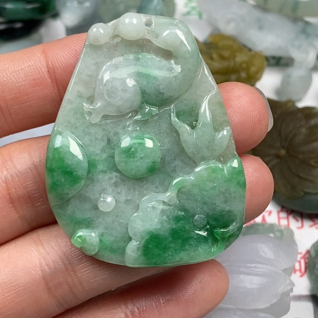 翡翠未镶嵌颈饰翡翠