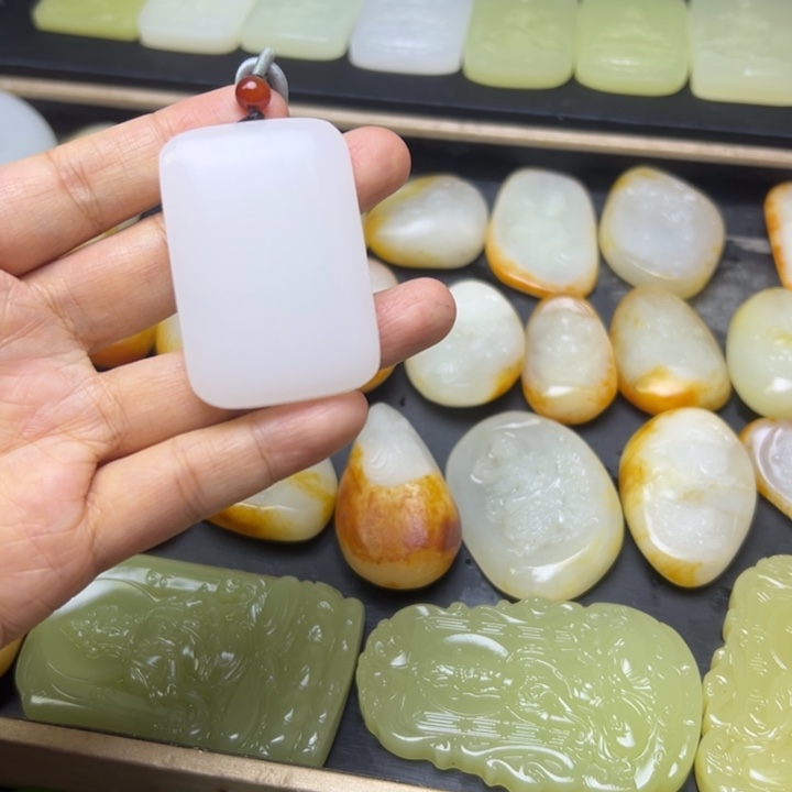 羊脂白平安无事牌吊坠