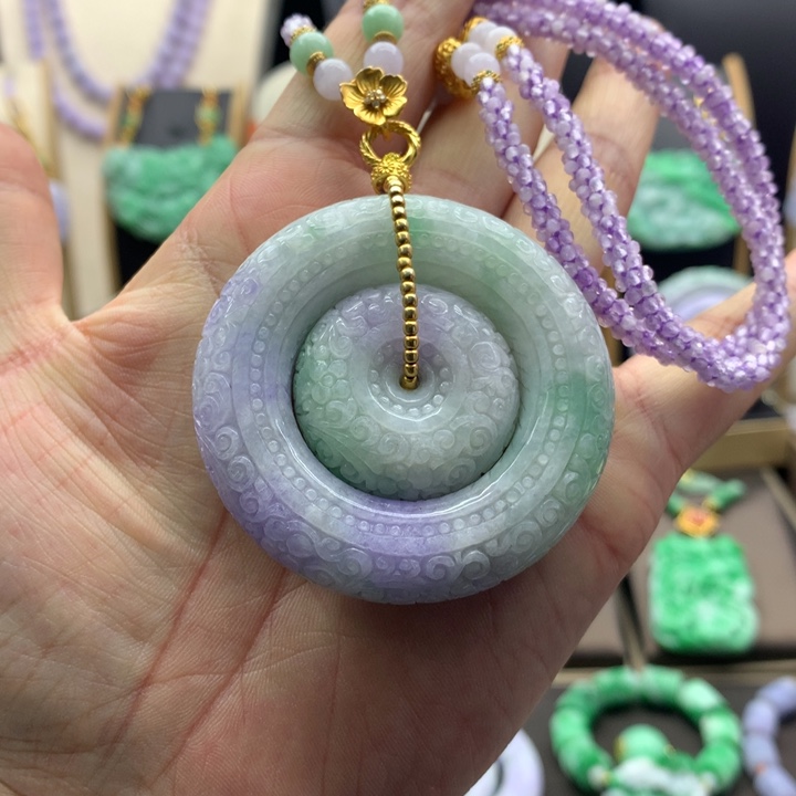 翡翠吊坠(赠链)未镶嵌