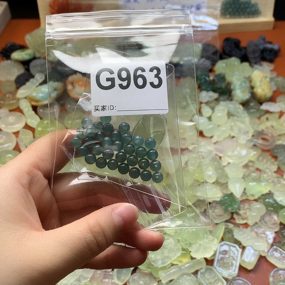 温***.蛇纹石玉未镶嵌颈饰