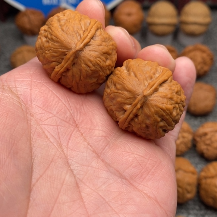 文玩核桃把件绣球