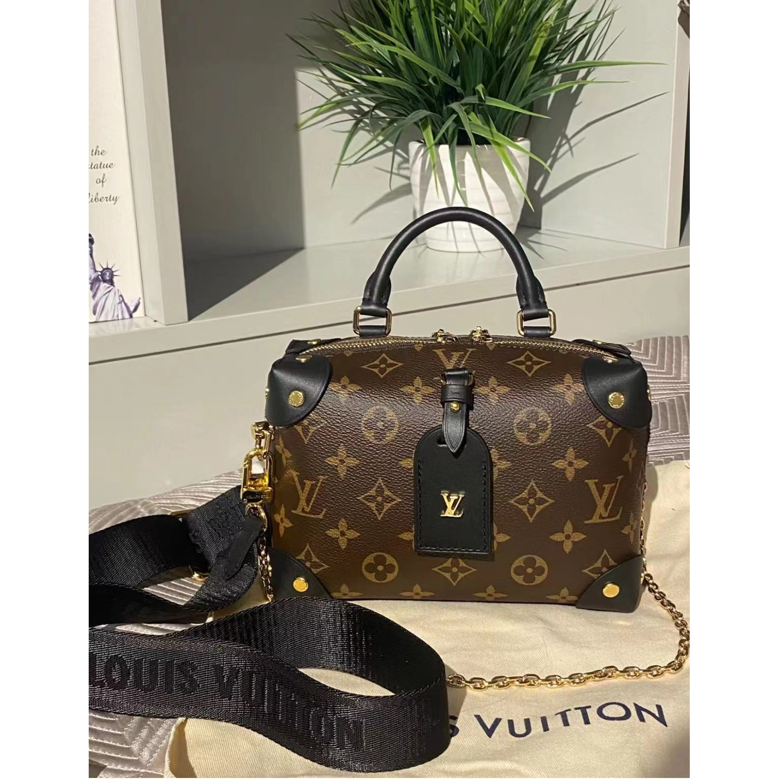 99新 LouisVuitton/路易威登 黑软盒子/单肩女士/老花/D店