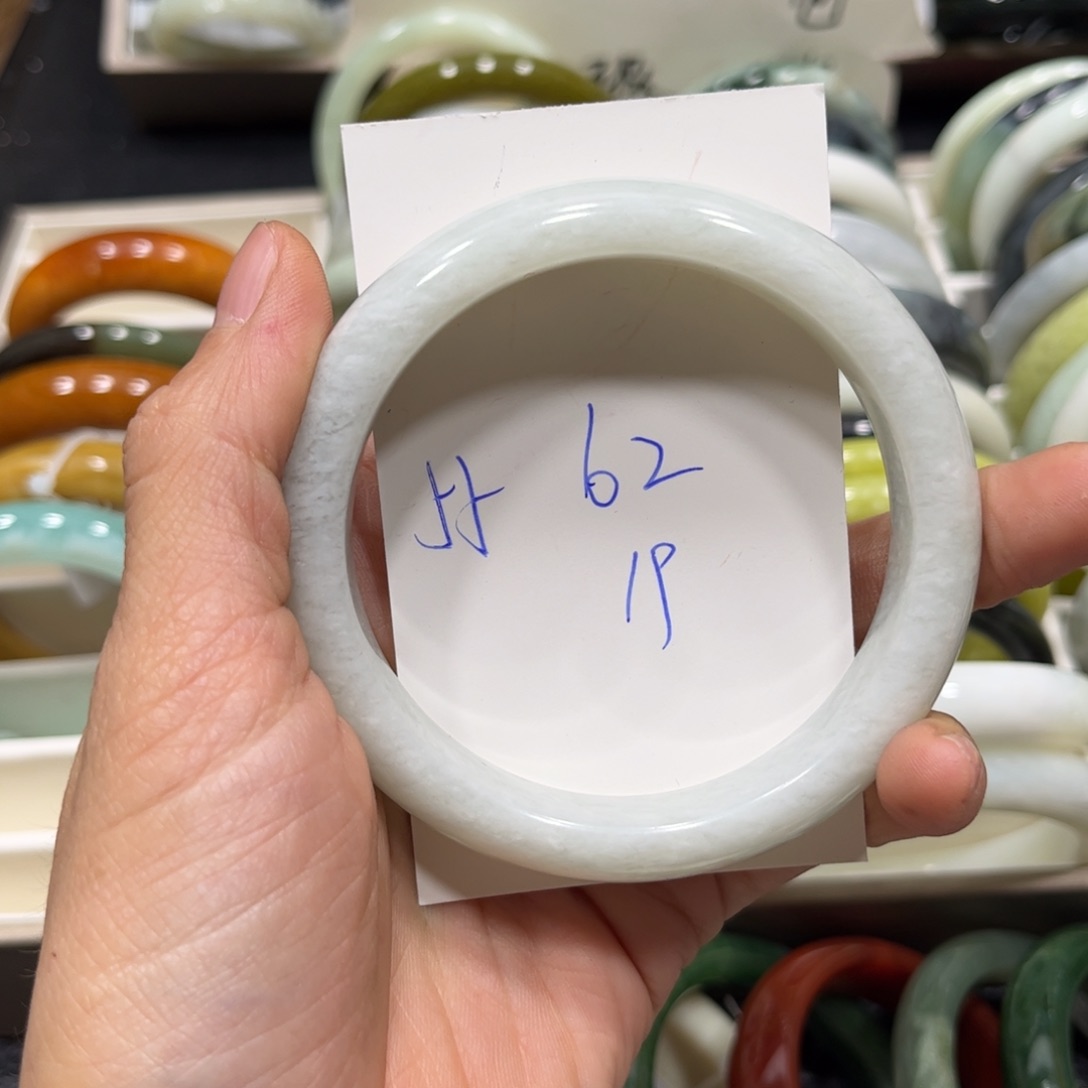 蛇纹石玉手镯未镶嵌糖**心