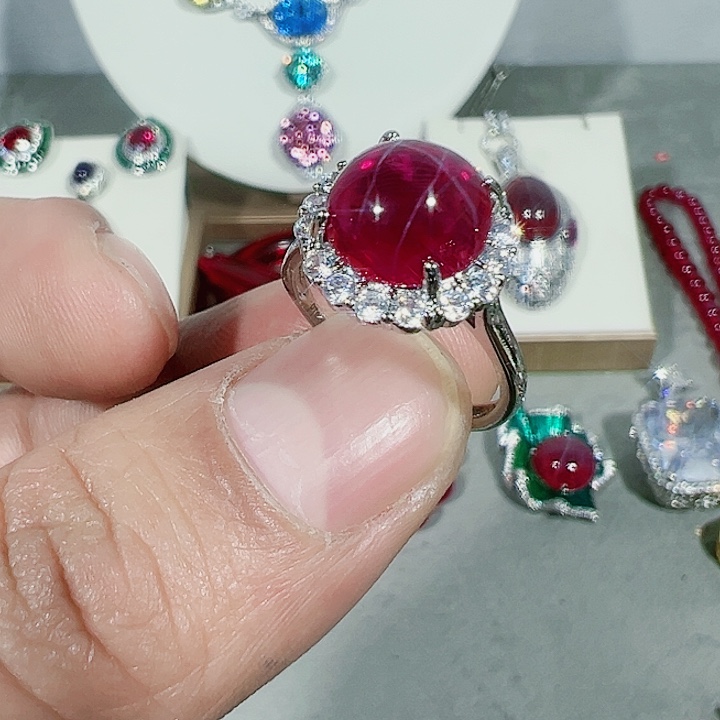 红宝石颈饰未镶嵌