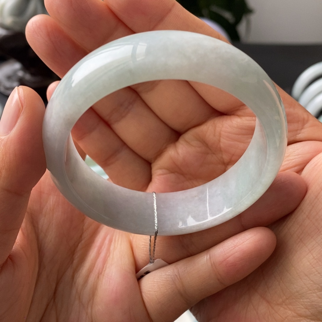 翡翠手镯未镶嵌天然