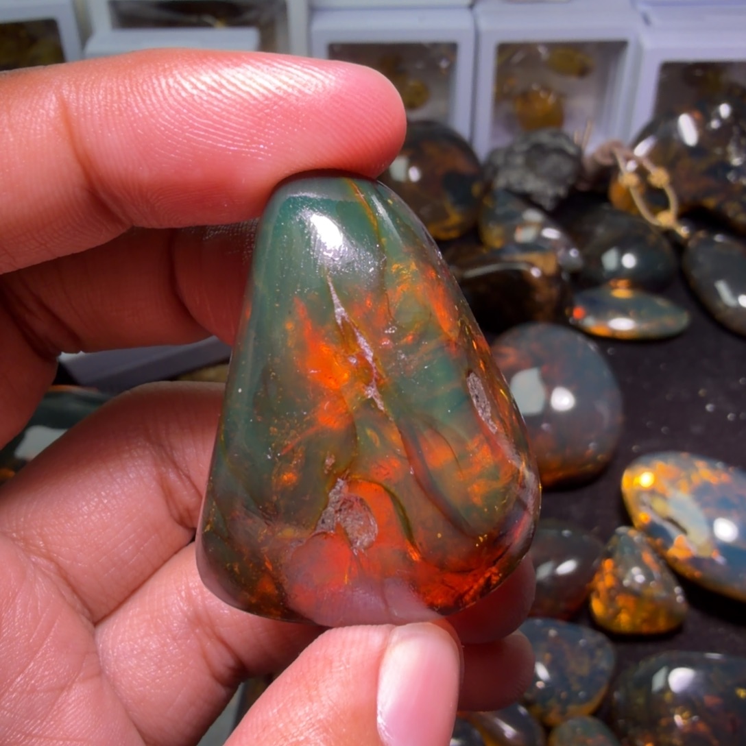 团***团琥珀未镶嵌裸石，，