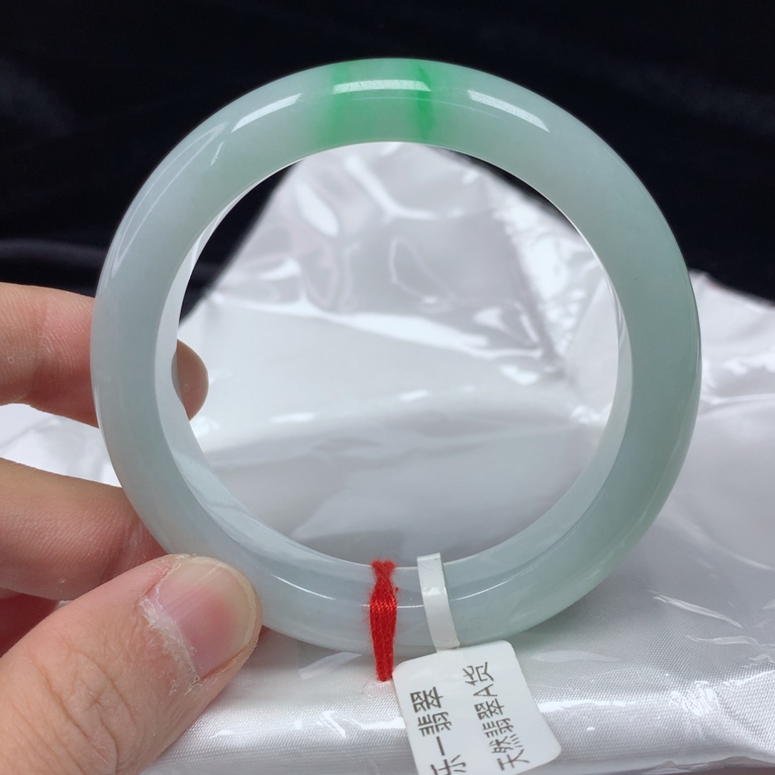 翡翠手镯（圆镯）未镶嵌54.7