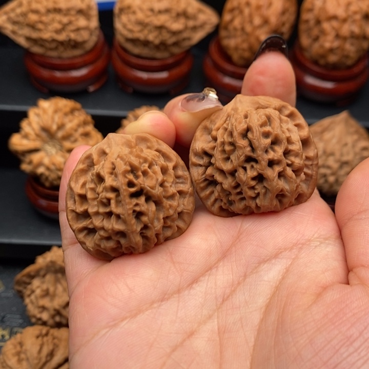 文玩核桃吊坠秦岭秦闷33