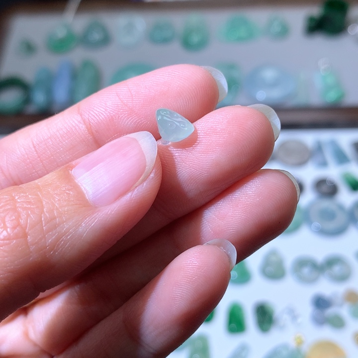 翡翠颈饰未镶嵌莲蓬