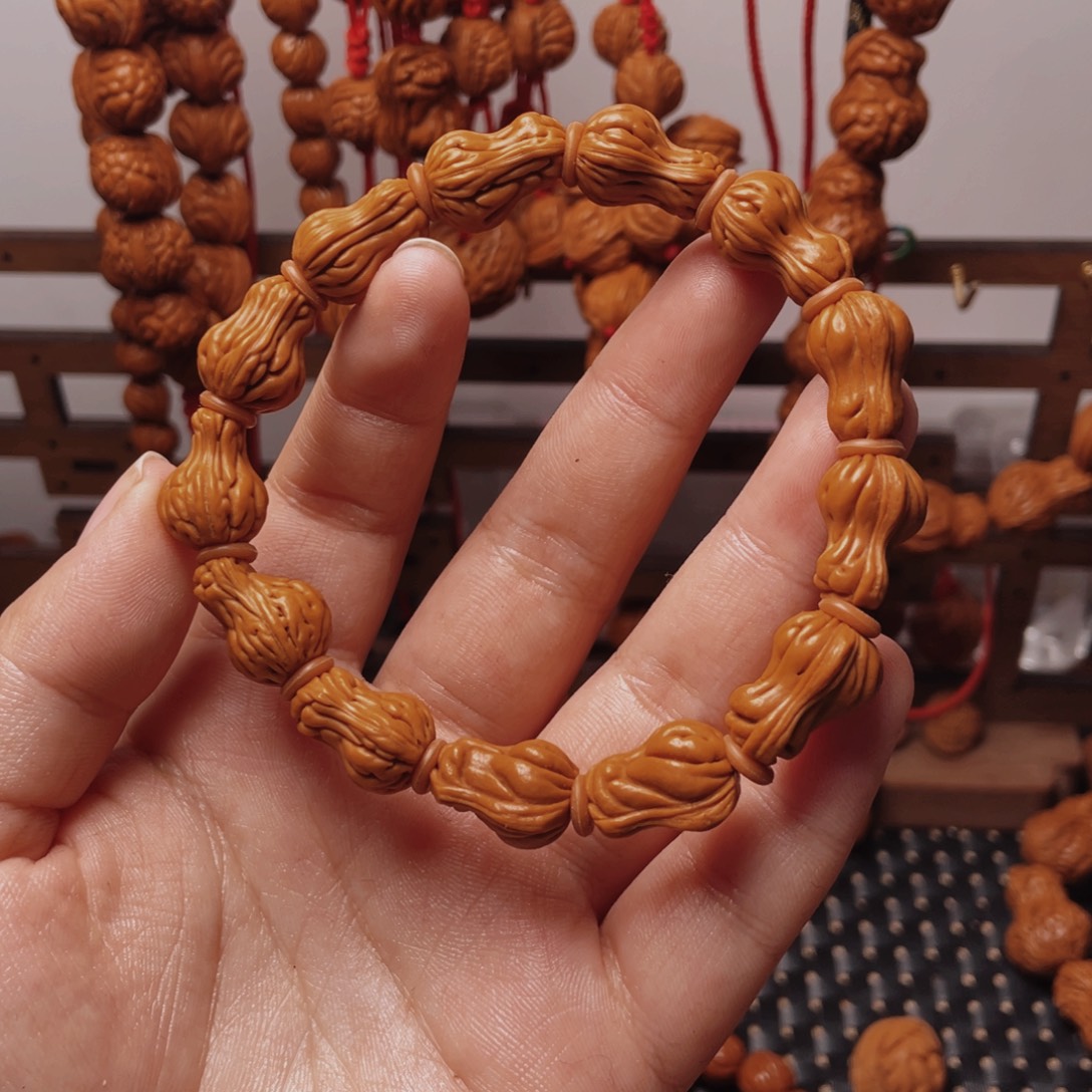 木质类龙纹桃枭手串