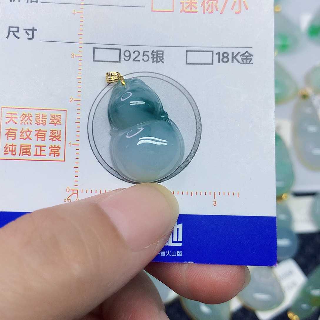 翡翠18K金镶嵌颈饰葫芦