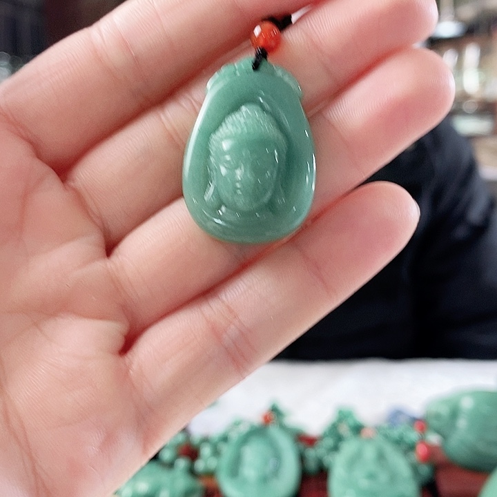 密玉（石英质玉）颈饰未镶嵌
