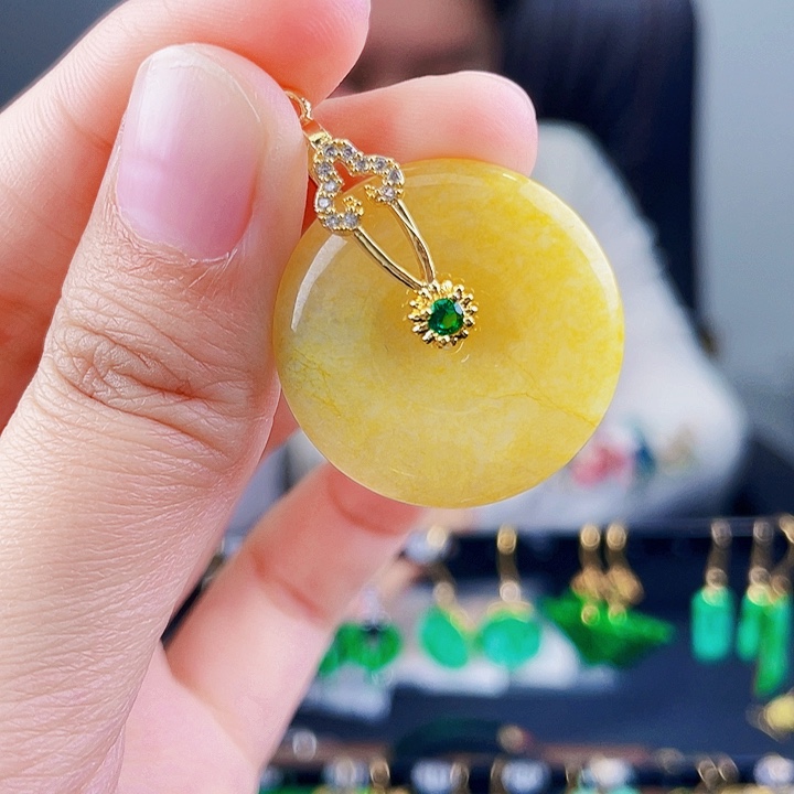 翡翠颈饰未镶嵌饰品